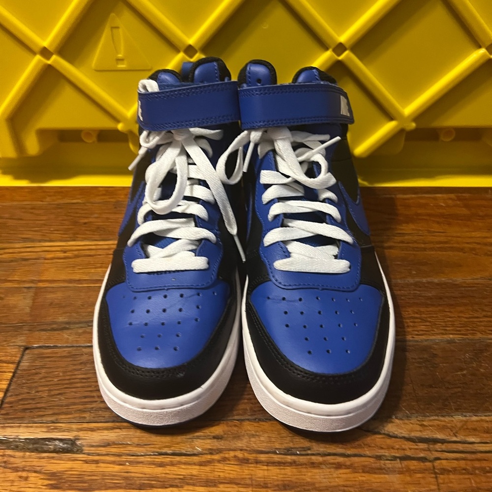 Air Jordan 1 mid Borough size 6y/Women’s 7.5
